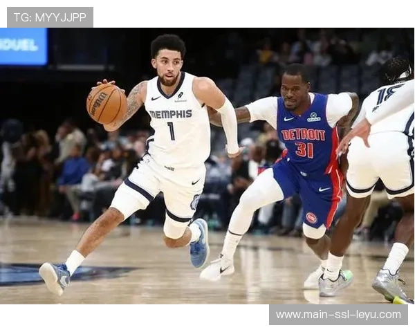 灰熊小皮蓬伤愈复出迎来赛季首秀,父亲斯科蒂-皮蓬现身场边观众席观看儿子比赛展现父子情深 灰熊小皮蓬伤愈复出迎来赛季首秀,父亲斯科蒂-皮蓬现身场边观众席观看儿子比赛展现父子情深